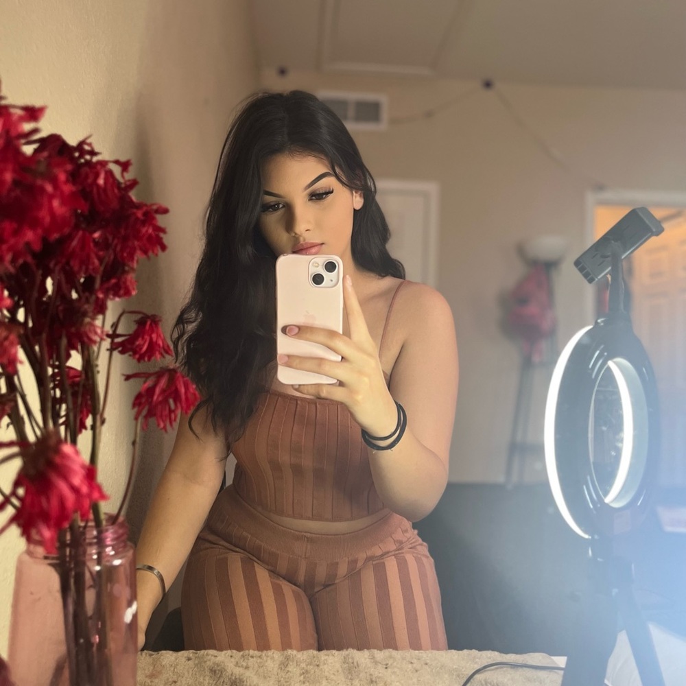 Meet your Posher, Lina